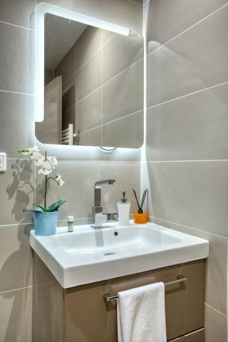 Amazing Apart New Bastille 3 Bedrooms 2 Bathrooms باريس المظهر الخارجي الصورة